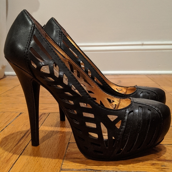 BCBGeneration Elba Lasercut Pumps NWOT - Picture 4 of 6